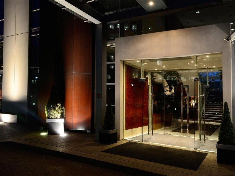 Canary Riverside Plaza Hotel Londra Dış mekan fotoğraf Entrance to the hotel