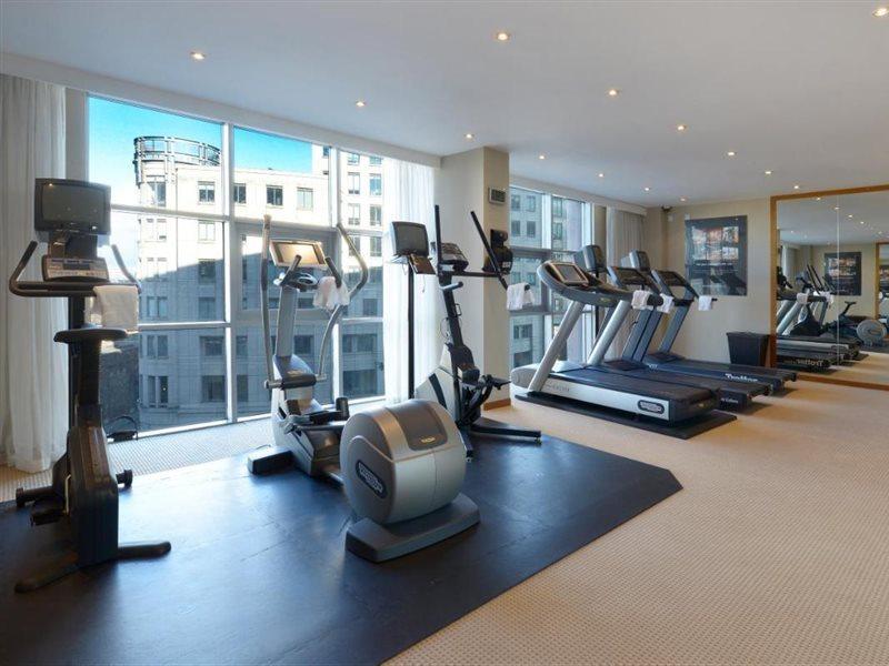Canary Riverside Plaza Hotel Londra Dış mekan fotoğraf The gym at the 100 Queen's Gate