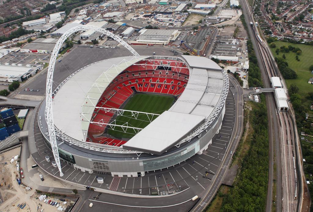 Canary Riverside Plaza Hotel Londra Dış mekan fotoğraf UEFA