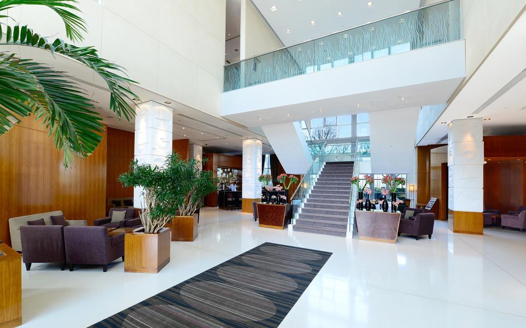 Canary Riverside Plaza Hotel Londra Dış mekan fotoğraf The lobby of the hotel