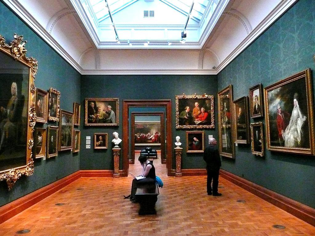 Canary Riverside Plaza Hotel Londra Dış mekan fotoğraf Gallery of the 18th-century collection
