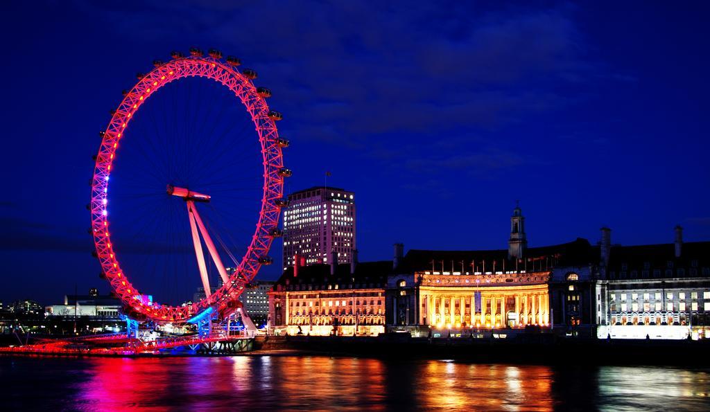 Canary Riverside Plaza Hotel Londra Dış mekan fotoğraf The London Eye at night