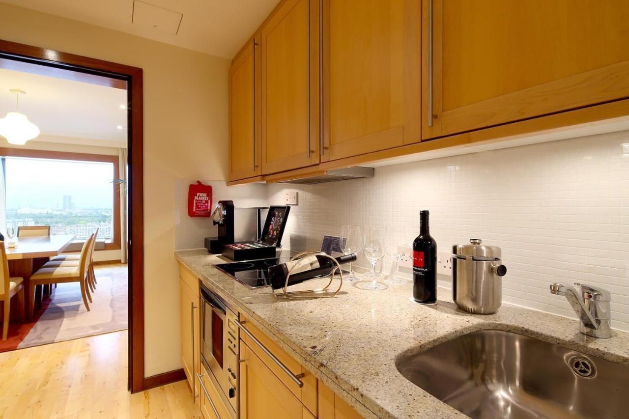 Canary Riverside Plaza Hotel Londra Dış mekan fotoğraf A typical kitchen